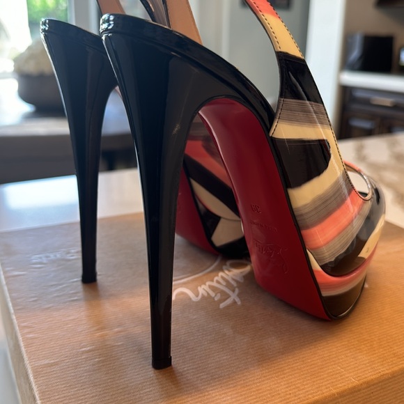 Christian Louboutin heels. I am a true US 7.5 size and they fit perfectly. - Picture 13 of 16